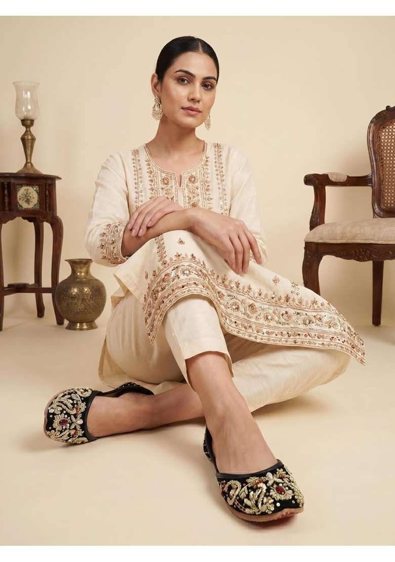 Fulkari Women Sapphire Velvet Gold Toned Genuine Soft Leather Embroidered Jutis - Indya