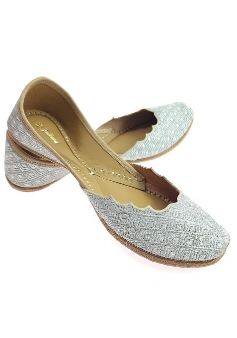 Fulkari Womens Susan Genuine Soft Leather Embroidered Jutis