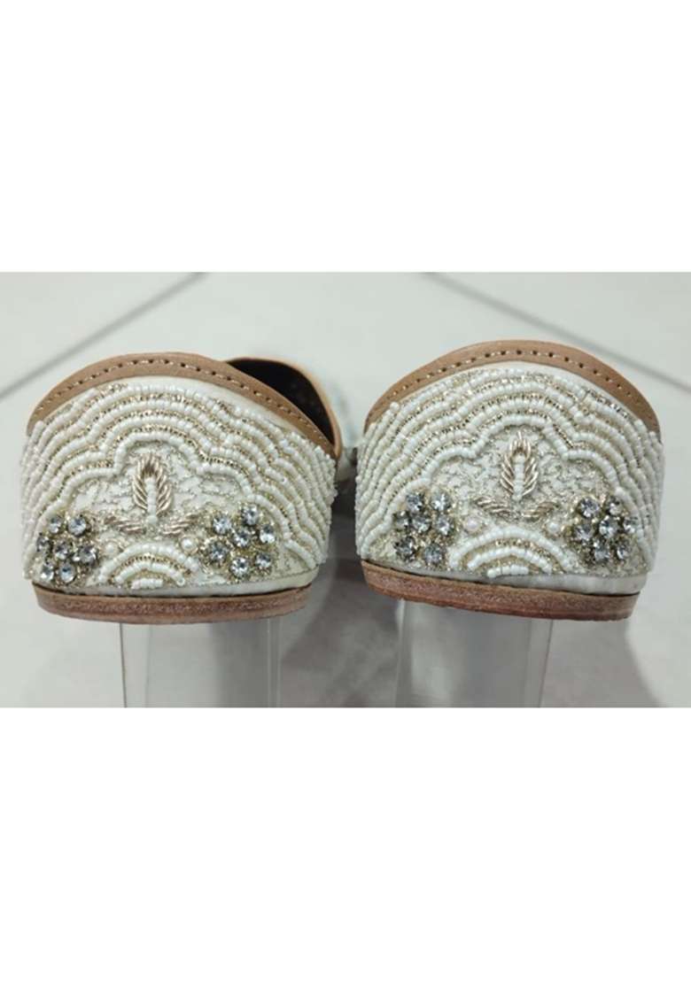 R V Enterprises Cream Handmade Punjabi Jutti for Women Pure Leather Inner Material - Indya