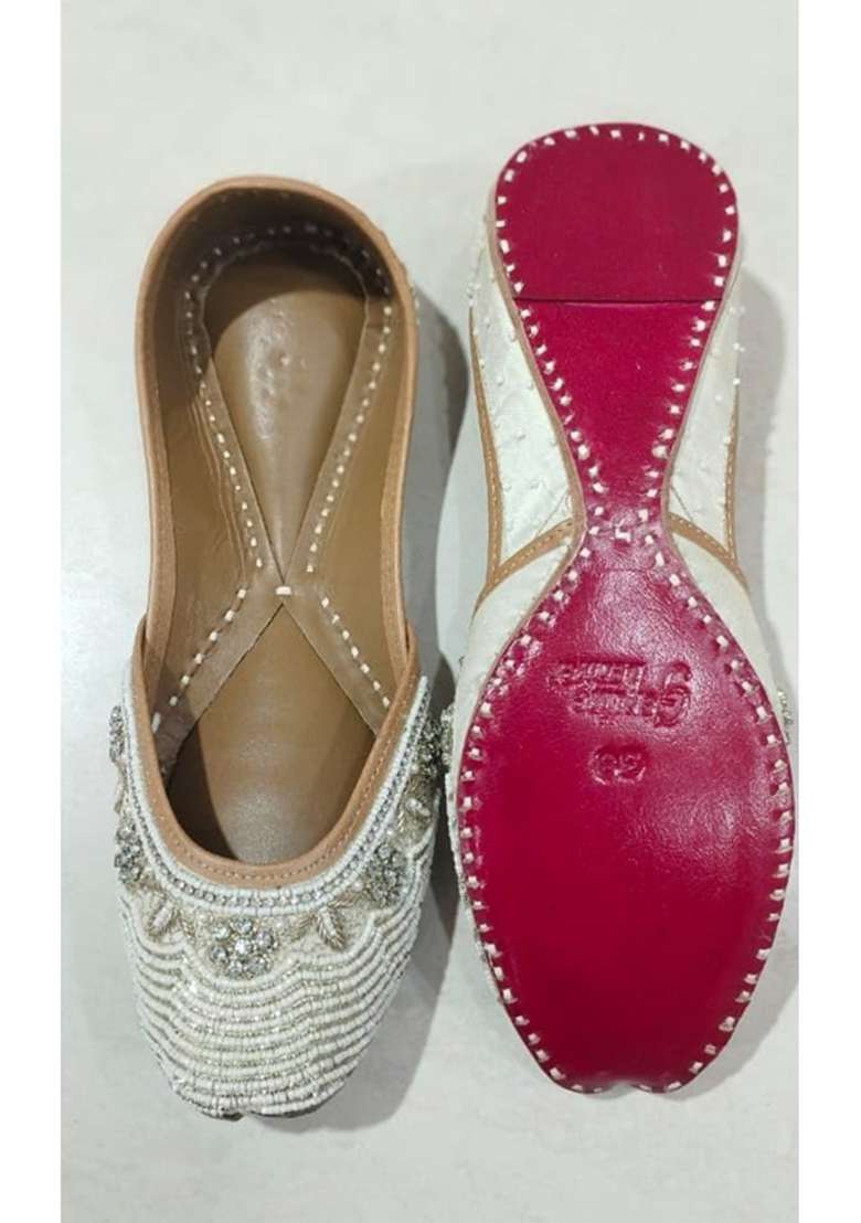 R V Enterprises Cream Handmade Punjabi Jutti for Women Pure Leather Inner Material - Indya