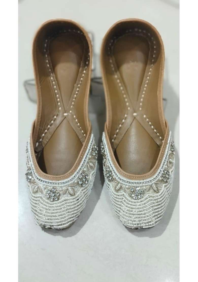 R V Enterprises Cream Handmade Punjabi Jutti for Women Pure Leather Inner Material - Indya