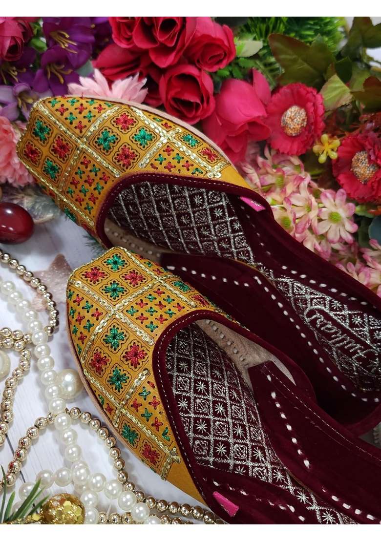 Fulkari Women Fantasy Gold Multi Casual Genuine Soft Leather Jutis - Indya