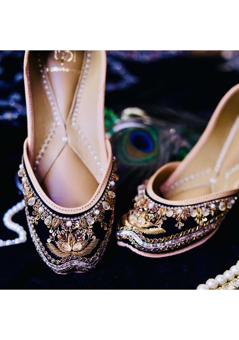 Loryphilory Black Handcrafted Punjabi Jutti for Women Traditional Ethnic Footwear for Festive and Everyday - Indya