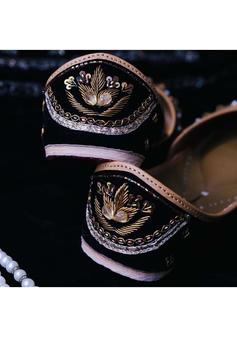 Loryphilory Black Handcrafted Punjabi Jutti for Women Traditional Ethnic Footwear for Festive and Everyday - Indya