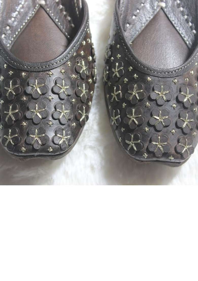 4S Womens Handcrafted Dark Brown Punjabi Jutti Floral Leather Mojari Footwear for Ethnic Wear and Weddings - Indya
