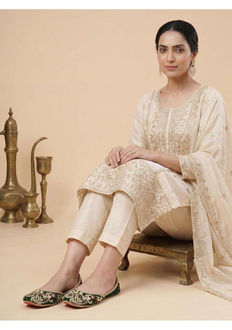 Fulkari Women Sapphire Velvet Gold Toned Genuine Soft Leather Embroidered Jutis - Indya