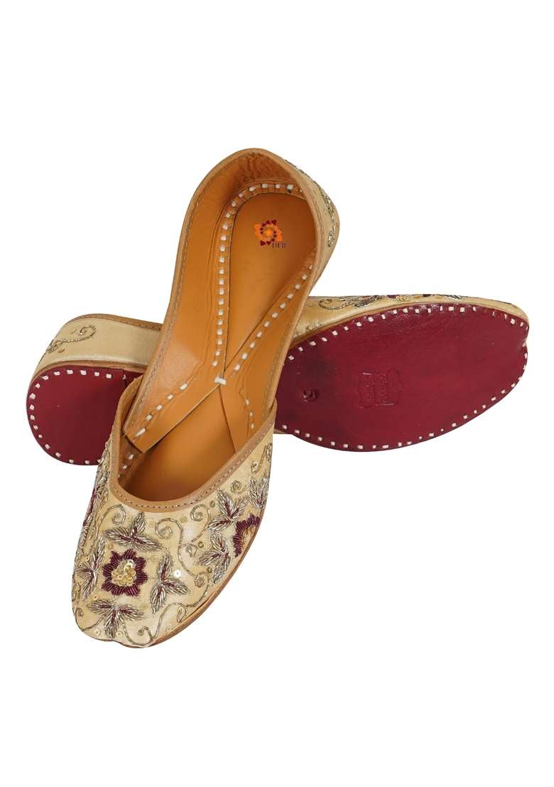 DFR Women Hand Dabka Zari Mojari Juttis - Indya