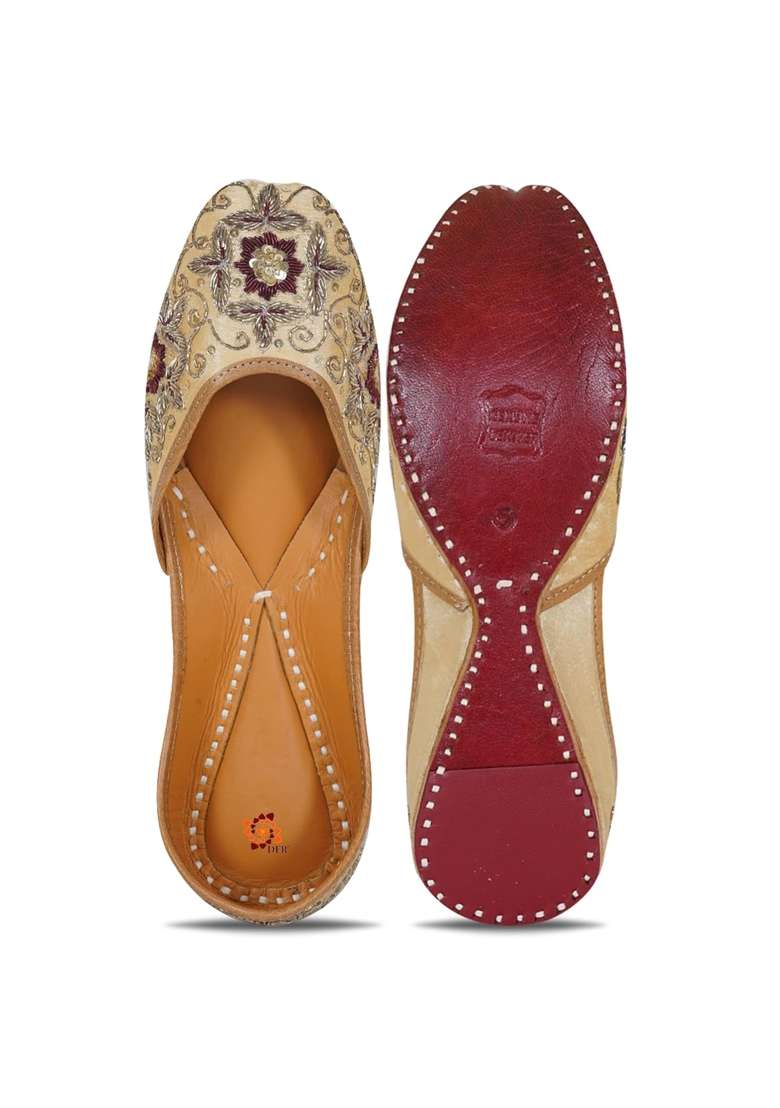 DFR Women Hand Dabka Zari Mojari Juttis - Indya