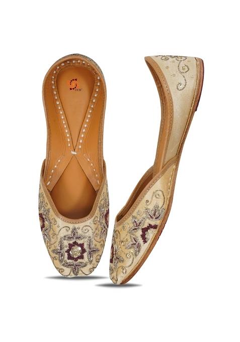 DFR Women Hand Dabka Zari Mojari Juttis