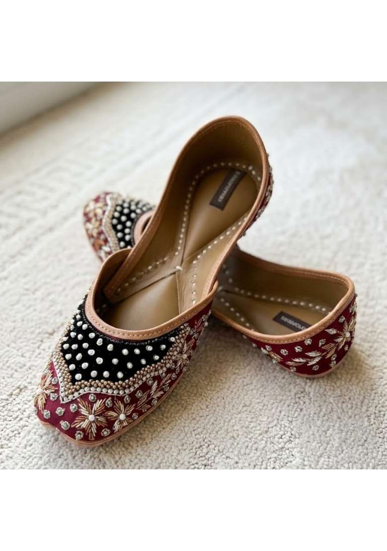 PIND Poppers Womens Handcrafted Punjabi Jutti with Bead and Thread Work - Indya