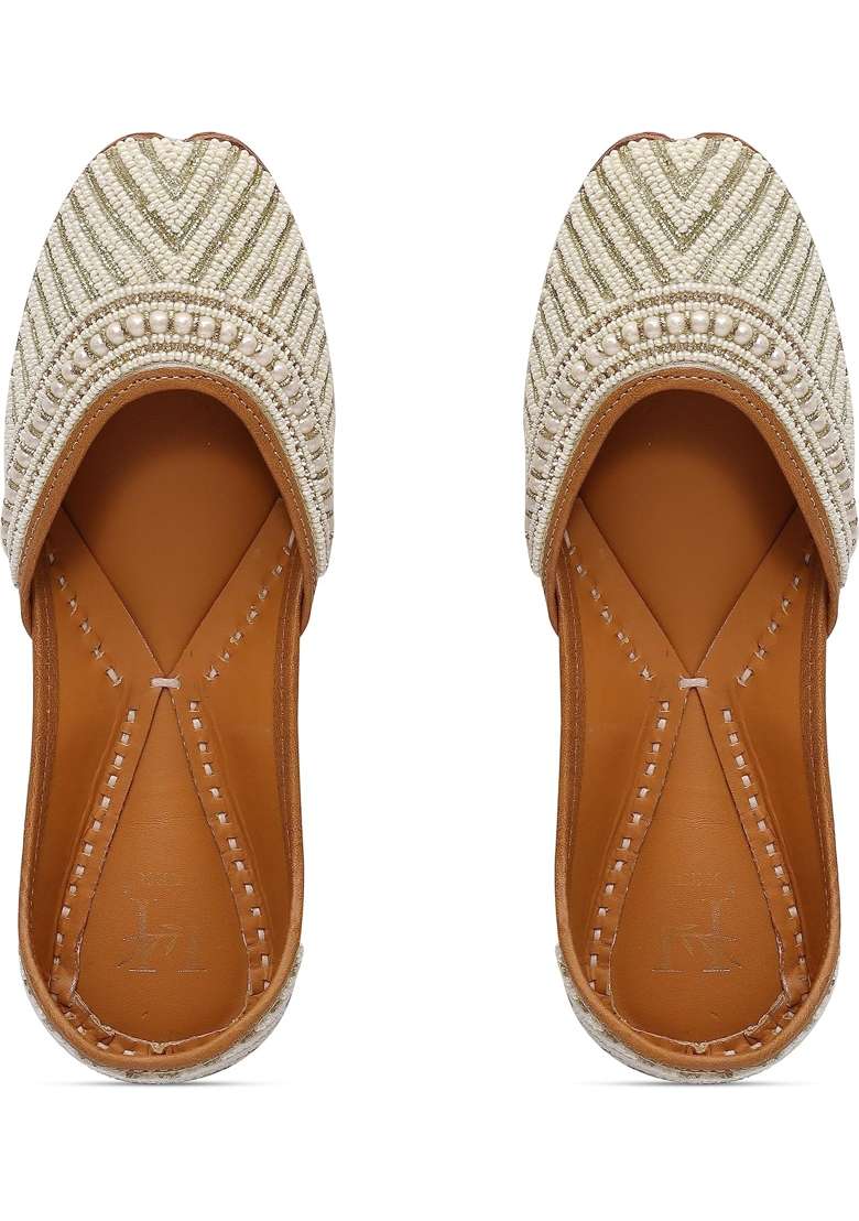 HEER Golden Womens Punjabi Juttis Soft Leather Mojari for Ladies - Indya