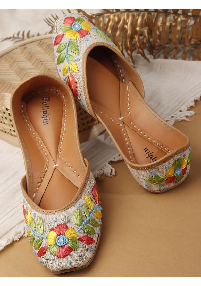 Dollphin Cream Women Handcrafted Ethnic Jutti Flat Slip - Indya
