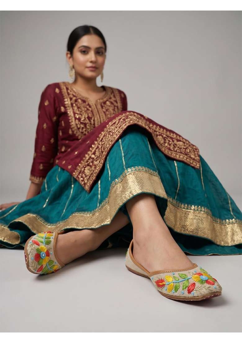 Dollphin Cream Women Handcrafted Ethnic Jutti Flat Slip - Indya