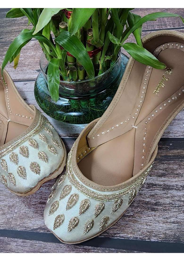 Fulkari Women Dawka Patti Gold Genuine Soft Leather Embroidered Jutis - Indya