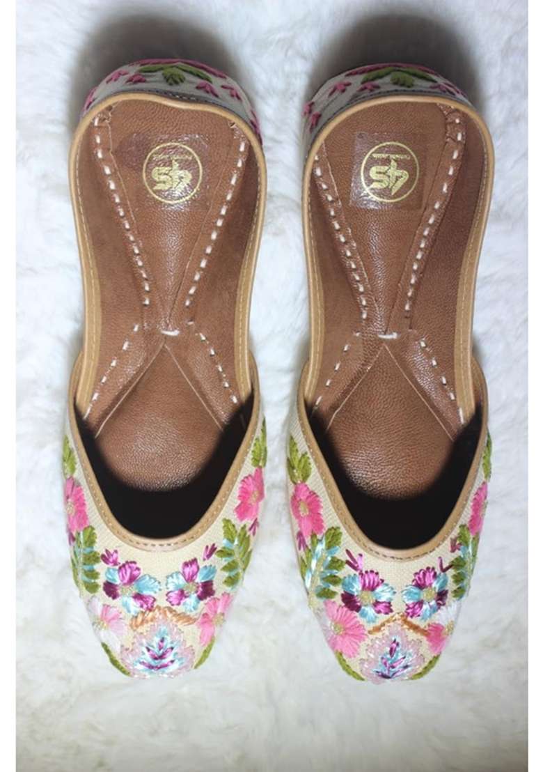 4S Womens Handcrafted Floral Embroidered Genuine Leather Punjabi Jutti - Indya