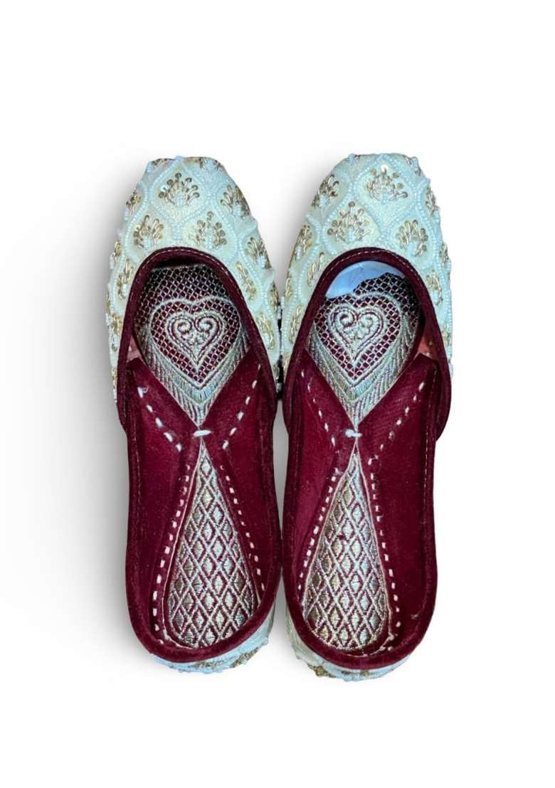 Embroidered Jutti for Women Traditional Slip on Mojari - Indya