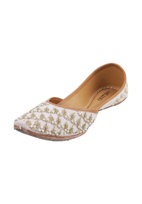 Metro Women Beaded Mojaris