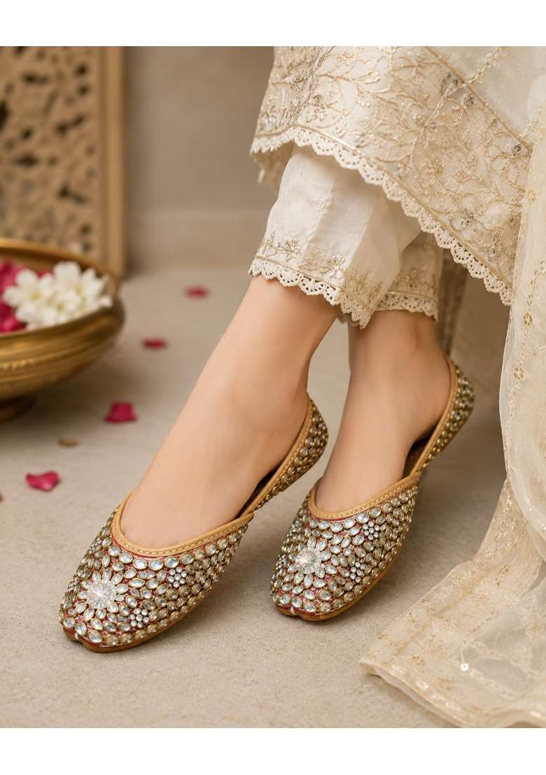 Multicolor Womens Punjabi Jutti Embellished Traditional Flat Jutti - Indya