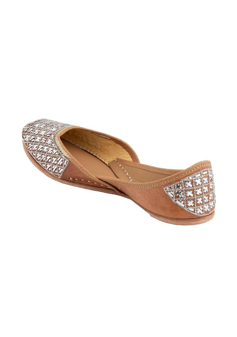 Korakari Womens Traditional Ethnic Amber Punjabi Jutti Leather Flat Comfortable Mojaris for Girls - Indya
