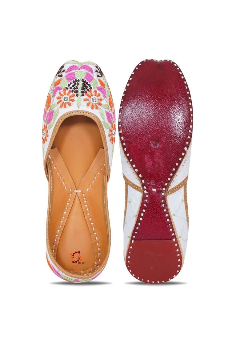 DFR White Women Hand Dabka Zari Mojari Juttis - Indya