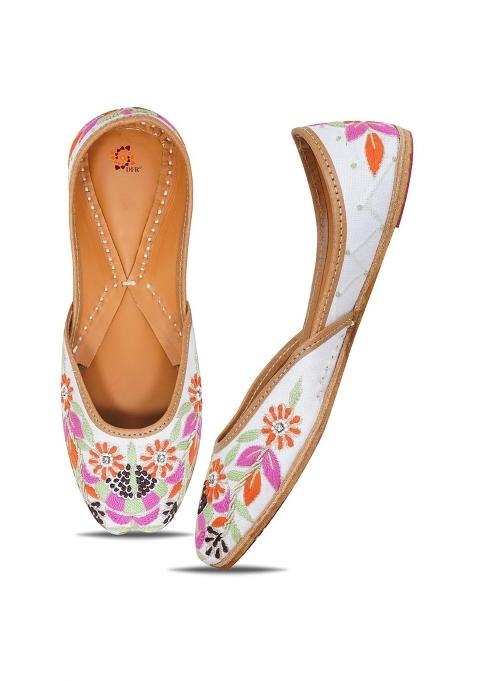 DFR White Women Hand Dabka Zari Mojari Juttis