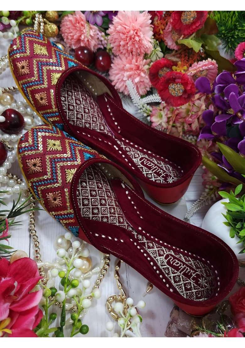 Fulkari Women Sisa Gold Multi Casual Genuine Soft Leather Jutis - Indya