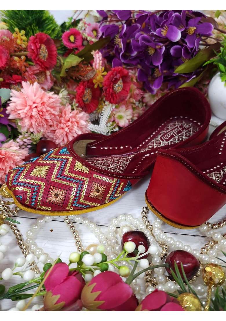Fulkari Women Sisa Gold Multi Casual Genuine Soft Leather Jutis - Indya