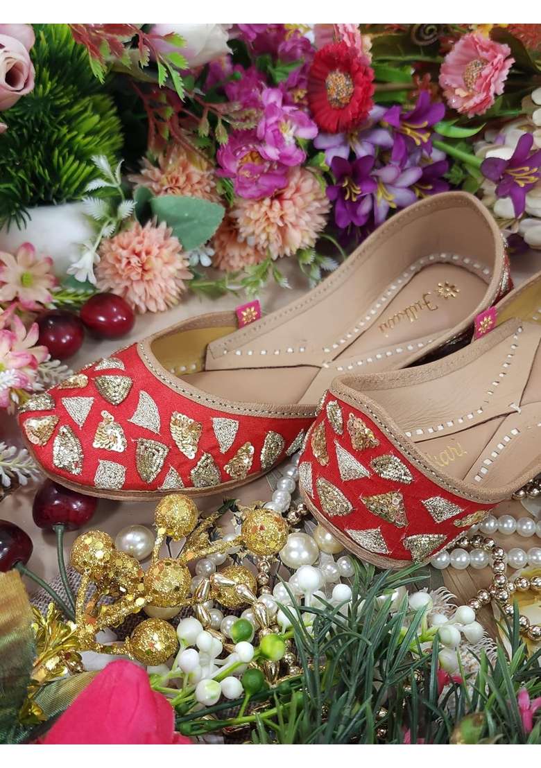 Fulkari Womens Triangle Gold Genuine Soft Leather Jutis Bite and Pinch Free Juttis - Indya
