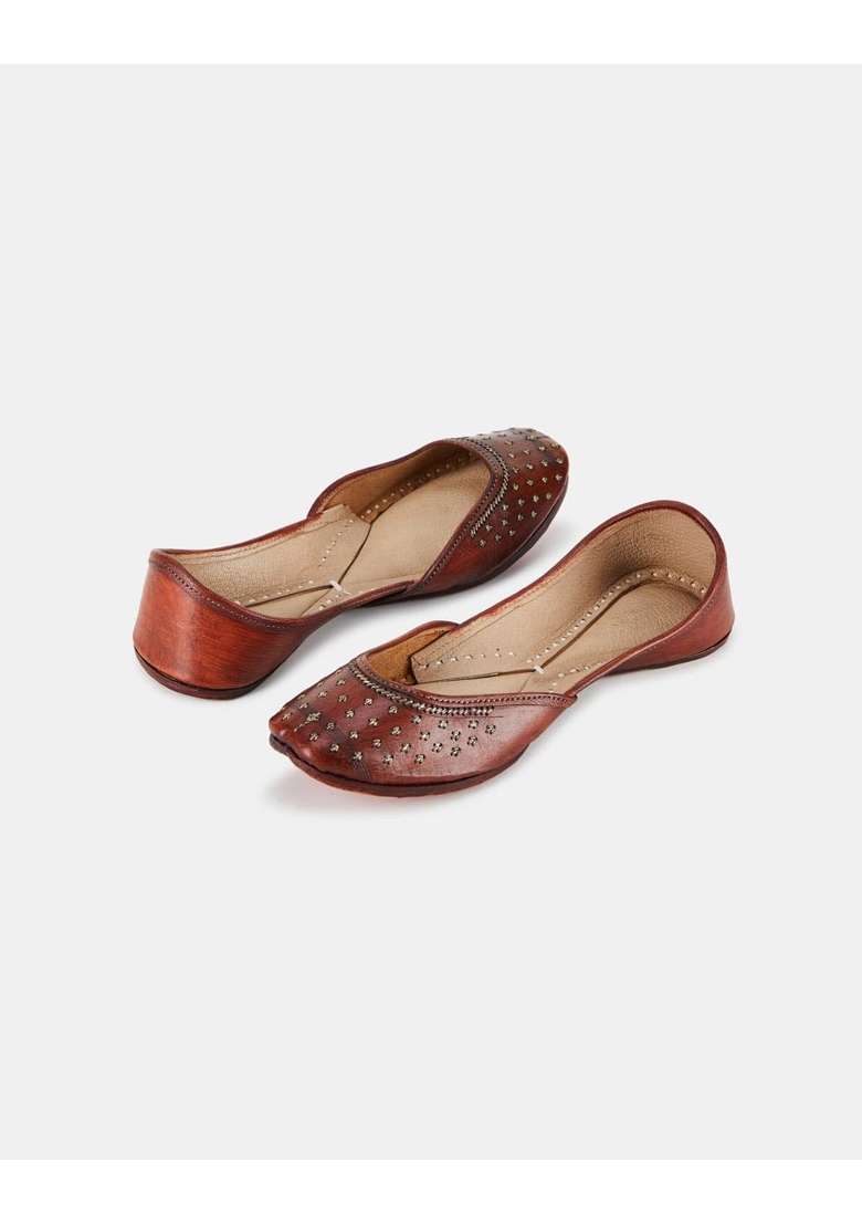 Fabindia Brown Leather Embroidered Banakari Jutties - Indya