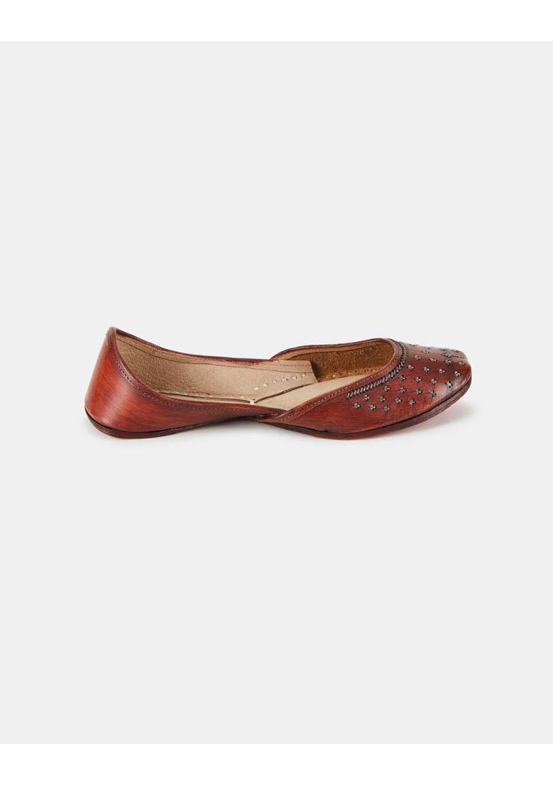 Fabindia Brown Leather Embroidered Banakari Jutties - Indya