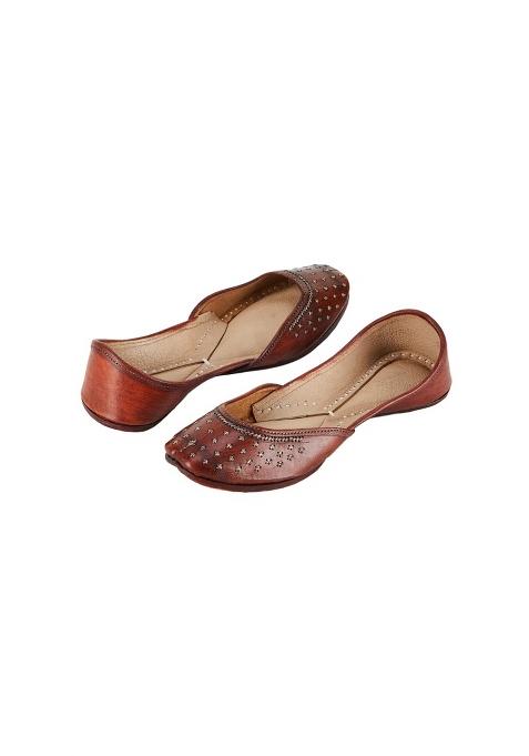 Fabindia Brown Leather Embroidered Banakari Jutties