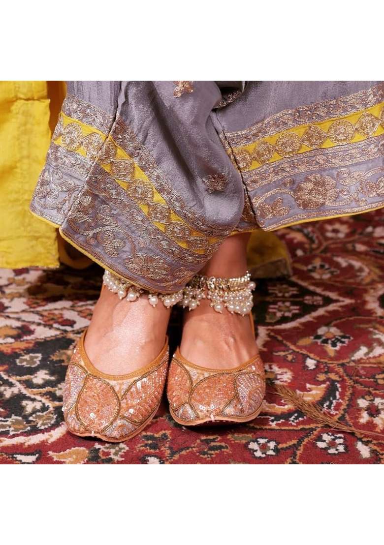 Loryphilory Handcrafted Punjabi Jutti for Women Traditional Ethnic Footwear for Festive and Everyday Wear - Indya
