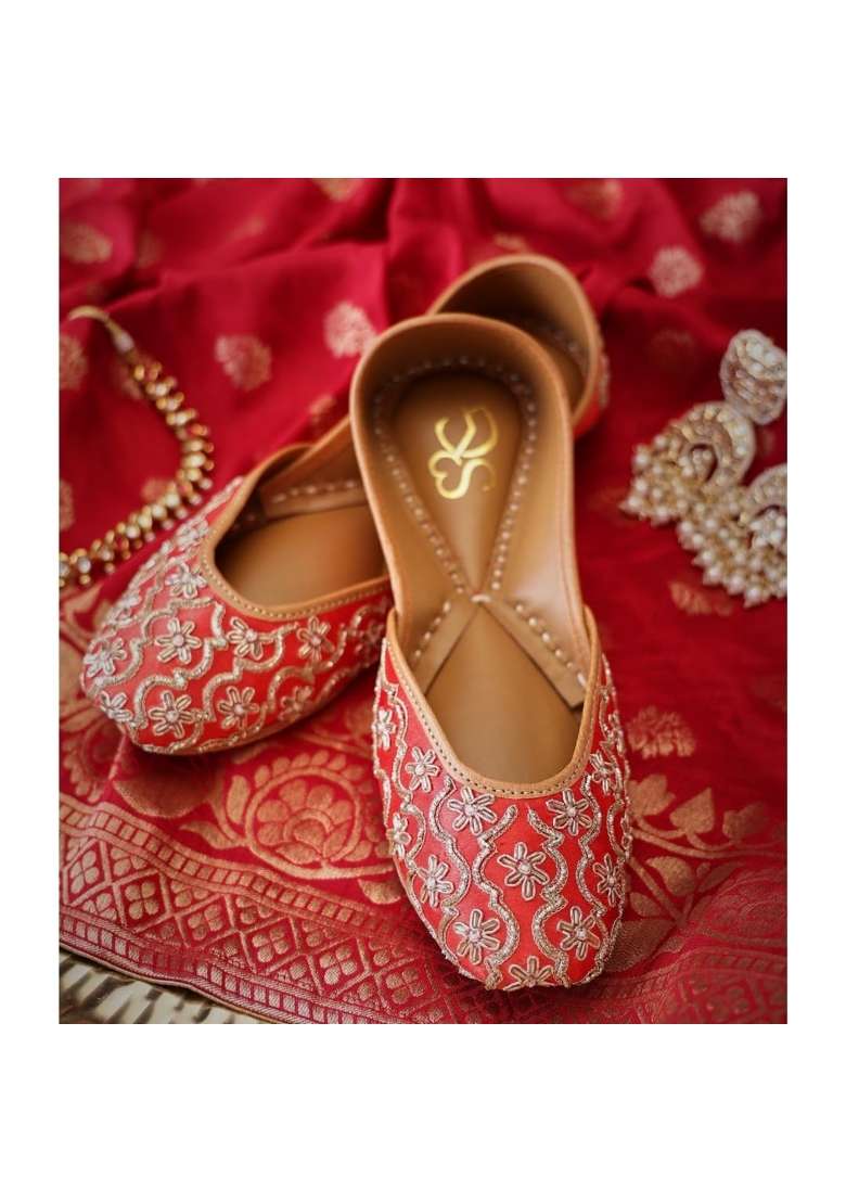 Niralii Traditional Punjabi Jutti for Women Blazing Beauty Ethnic Handmade Indian Mojari - Indya