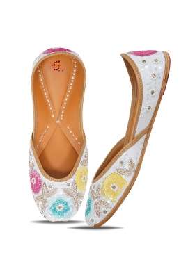 DFR Women Hand Dabka Zari Mojari Juttis