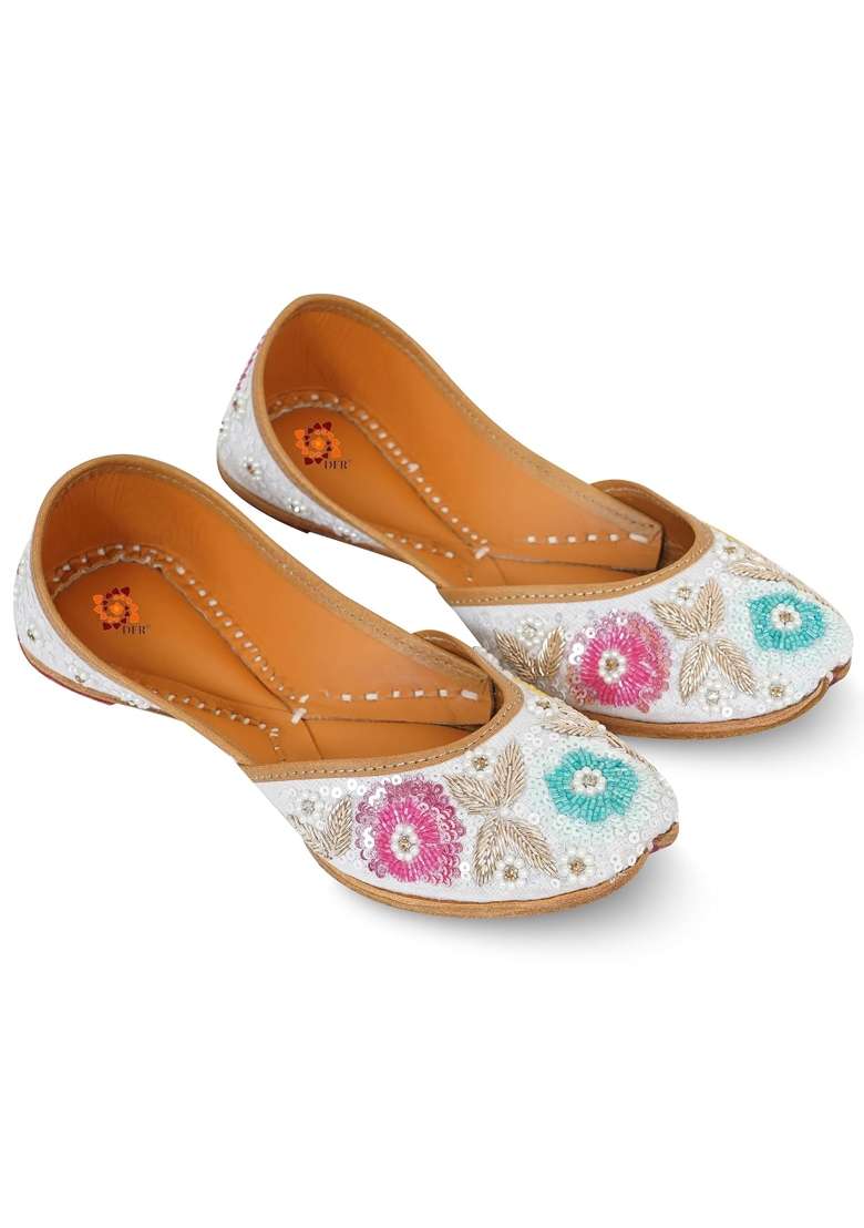 DFR Women Hand Dabka Zari Mojari Juttis - Indya