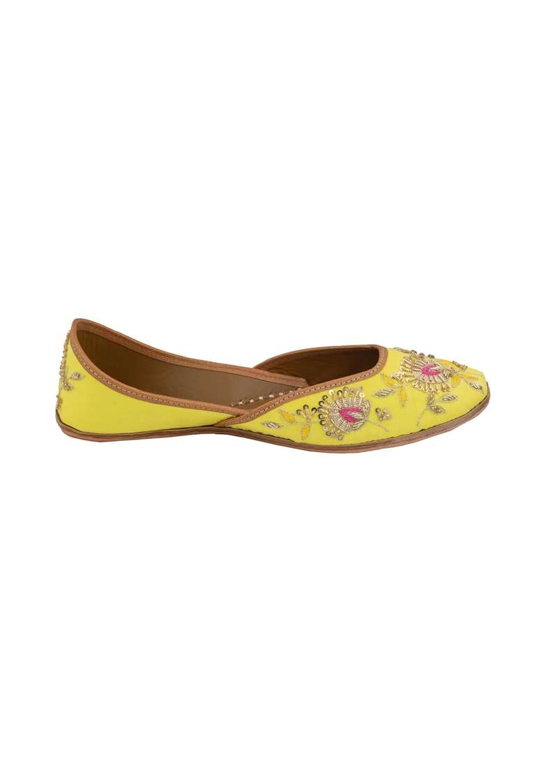 Korakari Yellow Womens Traditional Ethnic Amber Punjabi Jutti Leather Flat Comfortable Mojaris for Girls - Indya