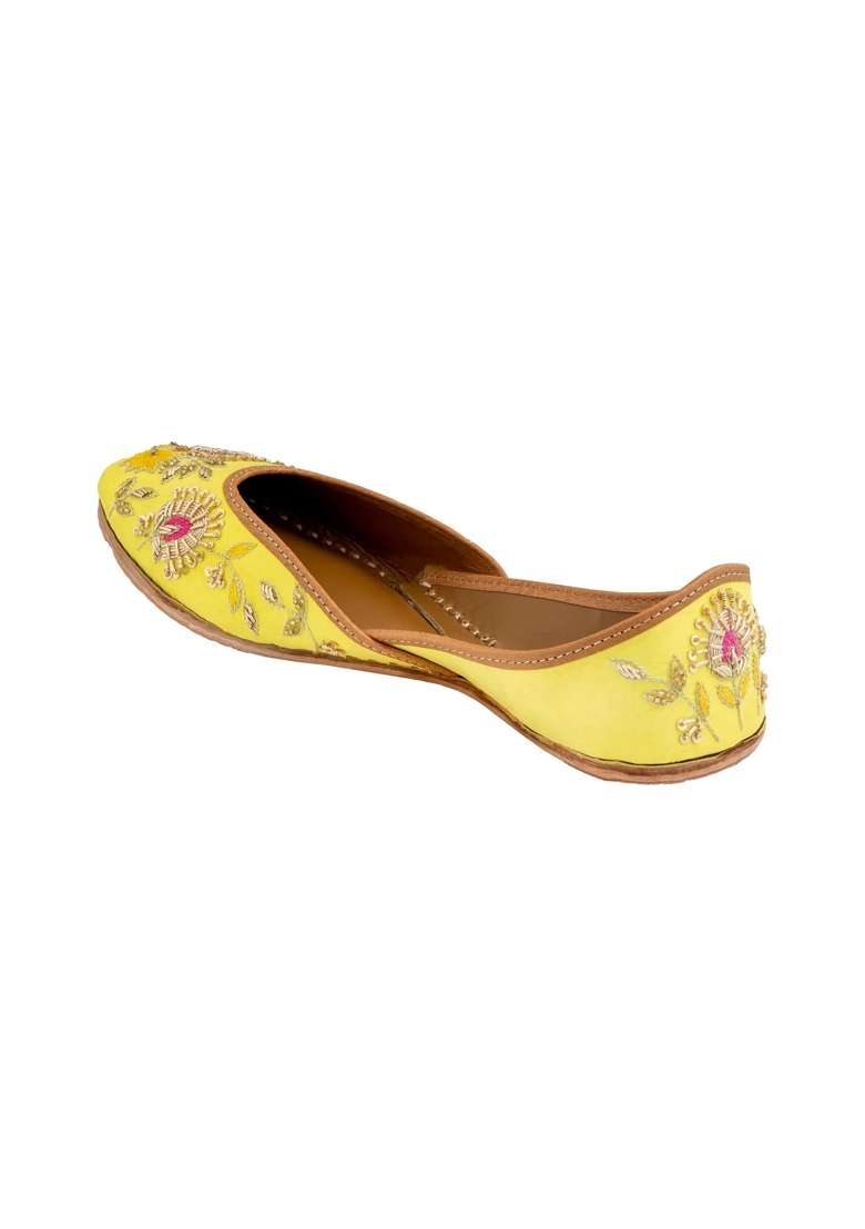 Korakari Yellow Womens Traditional Ethnic Amber Punjabi Jutti Leather Flat Comfortable Mojaris for Girls - Indya