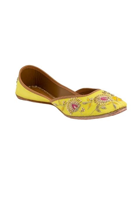 Korakari Yellow Womens Traditional Ethnic Amber Punjabi Jutti Leather Flat Comfortable Mojaris for Girls