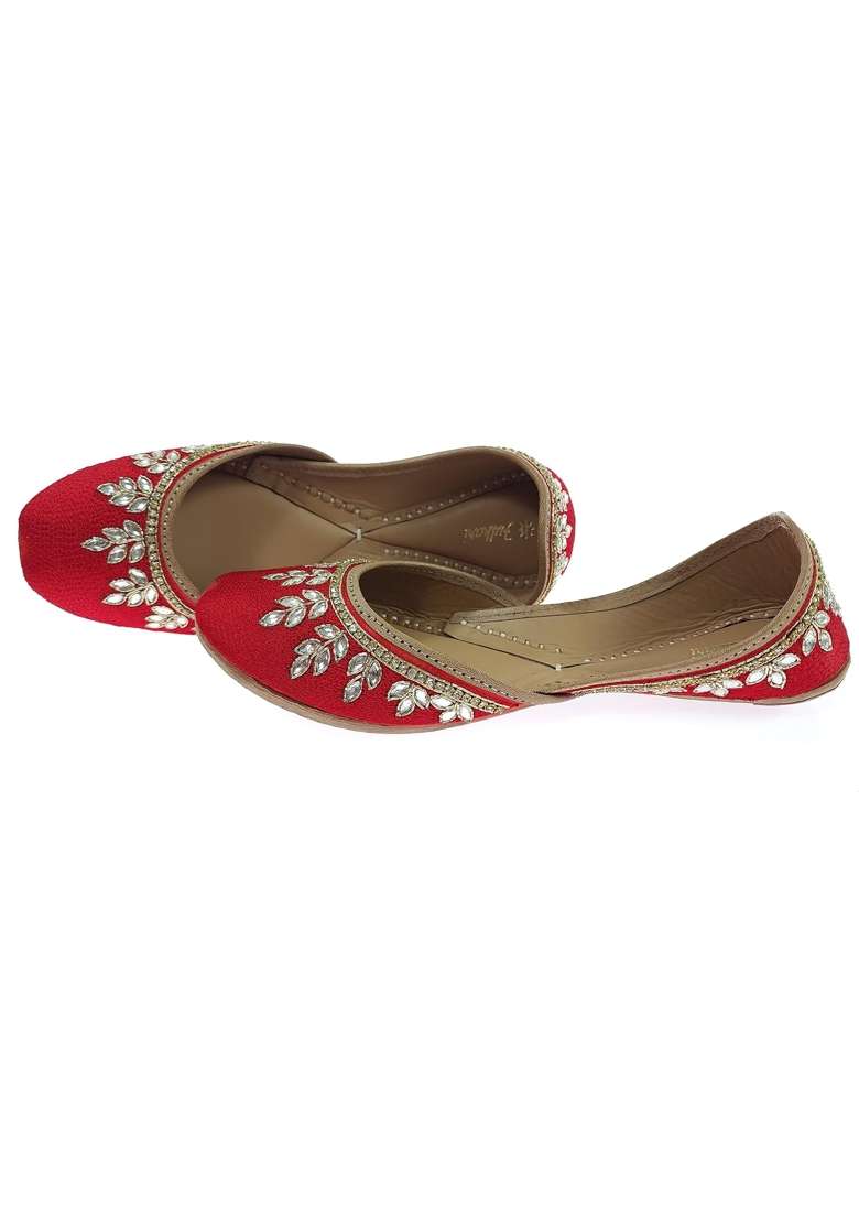 Fulkari Womens Dolli Gold Genuine Soft Leather Embroidered Jutis - Indya