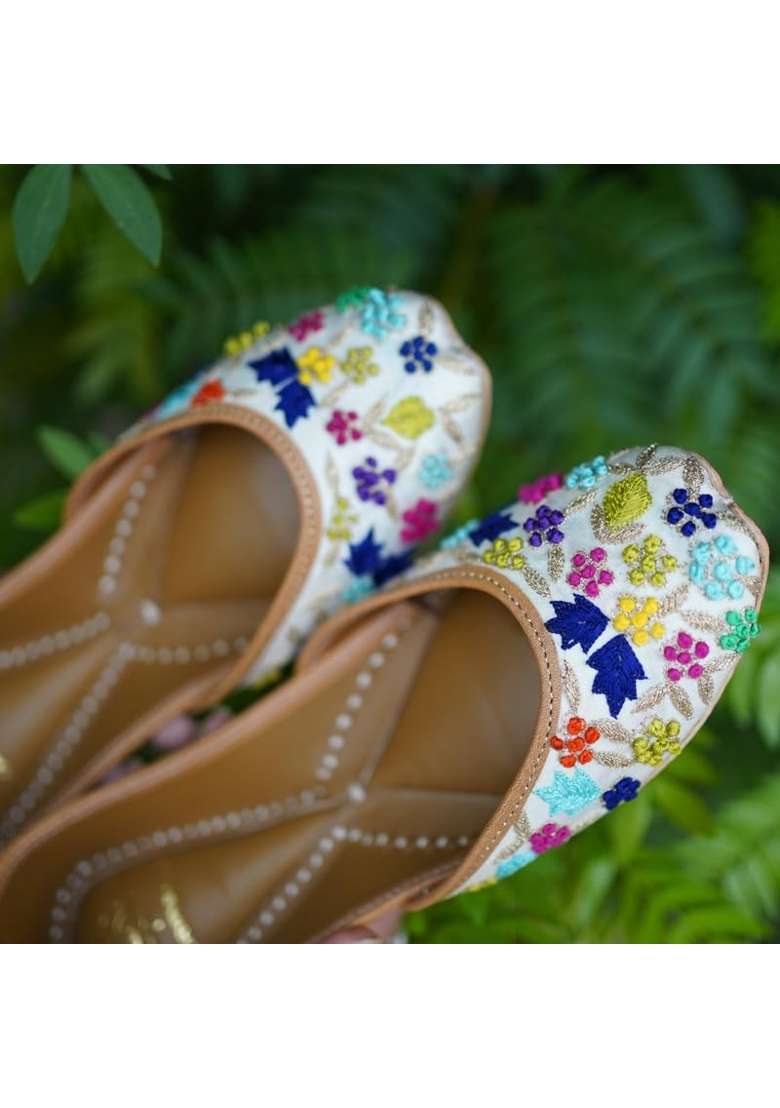 Loryphilory Multicolour Handcrafted Punjabi Jutti for Women - Indya