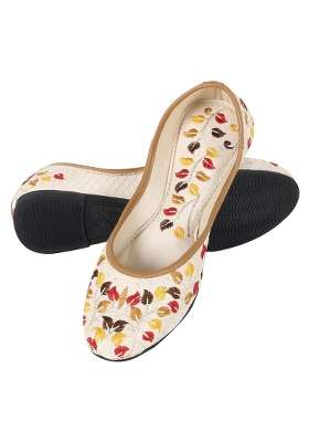 Indiestride Woman Comfortable Cushioned Ethnic Embroidered Rajasthani Punjabi Style Mojari Jutti Juti