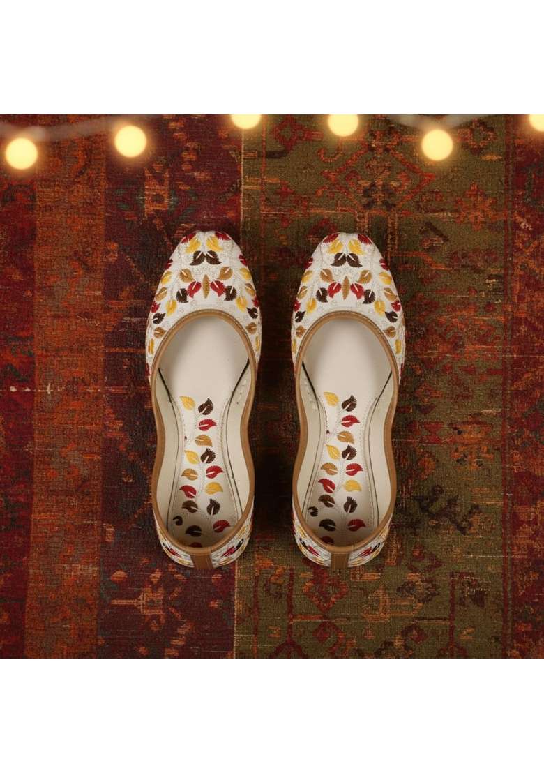 Indiestride Woman Comfortable Cushioned Ethnic Embroidered Rajasthani Punjabi Style Mojari Jutti Juti - Indya