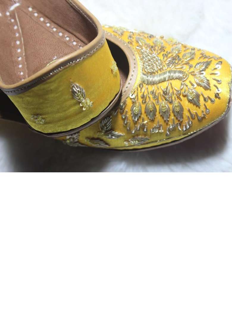 4S Womens Mustard Yellow Gold Embroidered Punjabi Jutti Traditional Kiwi Leather Flat Sandals - Indya