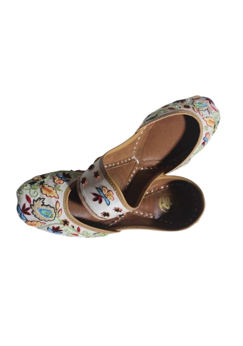 4S Womens Handcrafted Floral Embroidered Ethnic Punjabi Jutti Mojari Offwhite - Indya