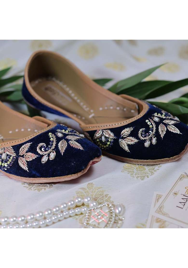 Laajwari Womens Handcrafted Punjabi Jutti Ethnic Mojari Flats - Indya