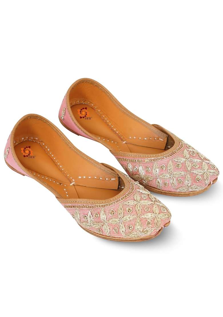 DFR Women Hand Dabka Zari Mojari Juttis - Indya