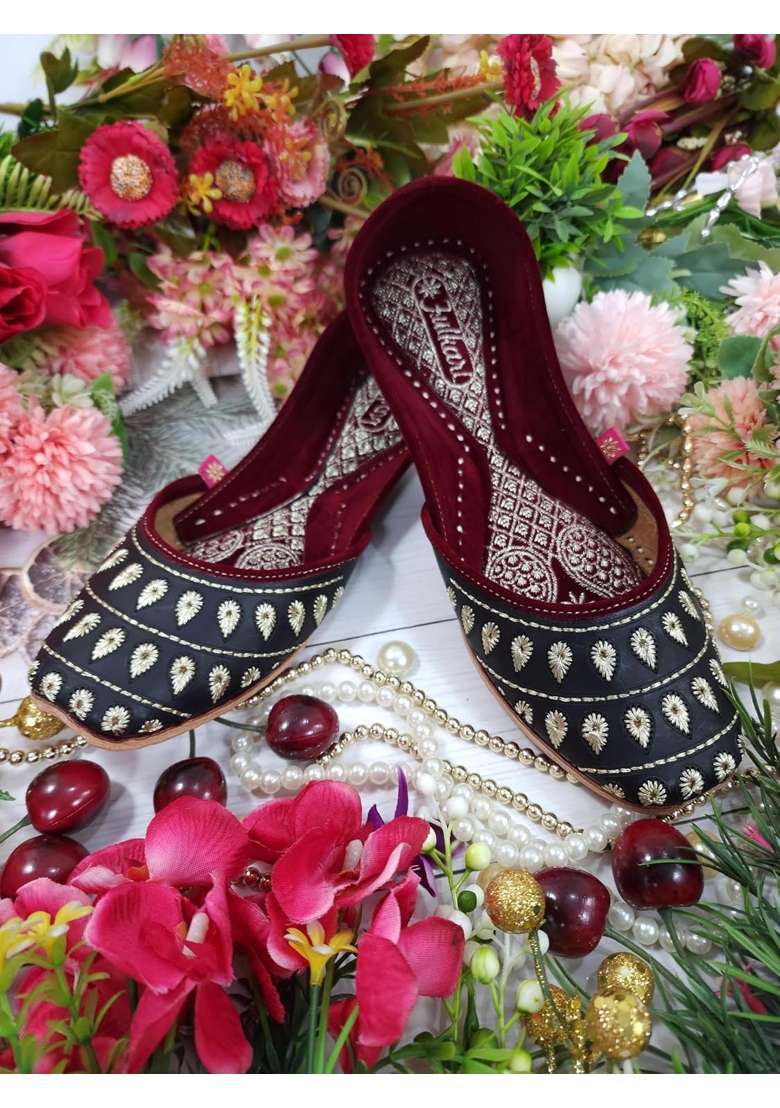 Fulkari Women Rays Gold Casual Genuine Soft Leather Jutis Bite and Pinch Free Juttis - Indya