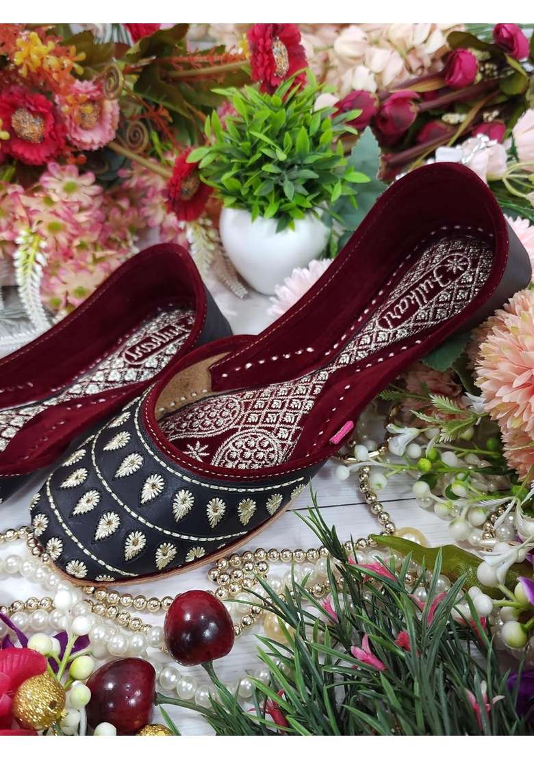 Fulkari Women Rays Gold Casual Genuine Soft Leather Jutis Bite and Pinch Free Juttis - Indya