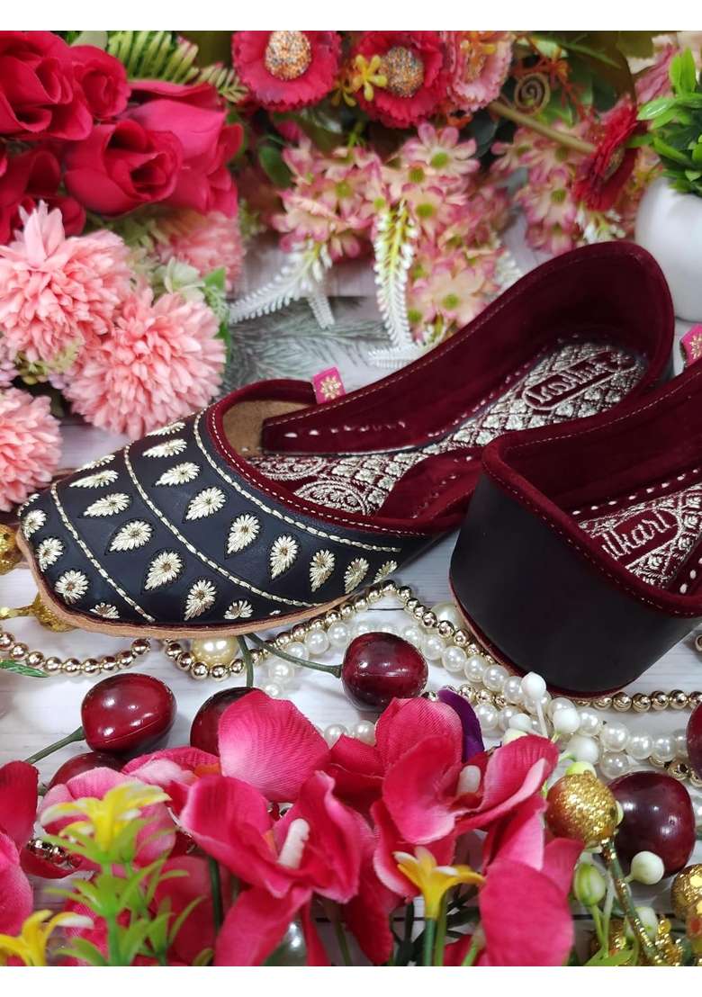 Fulkari Women Rays Gold Casual Genuine Soft Leather Jutis Bite and Pinch Free Juttis - Indya