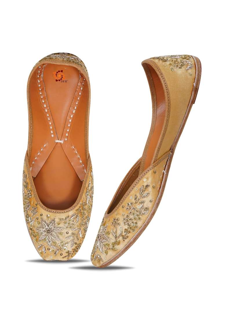 DFR Gold Women Hand Zari Dabka Juttis - Indya